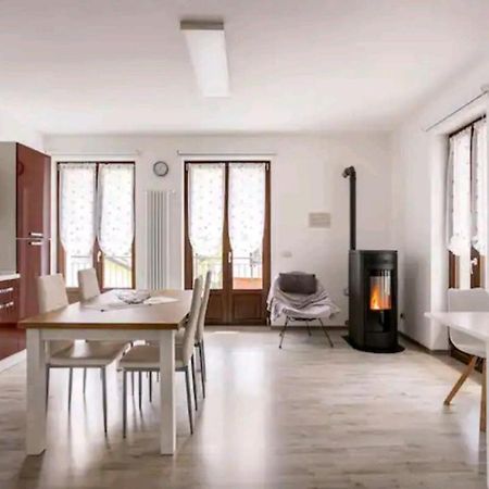 Iris Home Camblione Luaran gambar