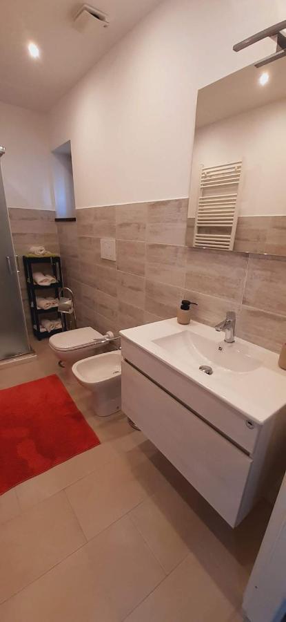 Iris Home Camblione Luaran gambar