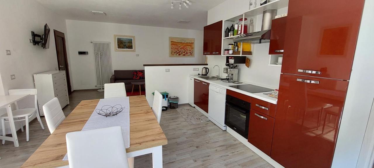 Iris Home Camblione Luaran gambar
