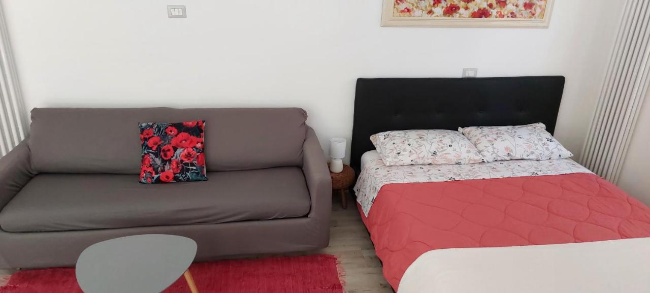 Iris Home Camblione Luaran gambar