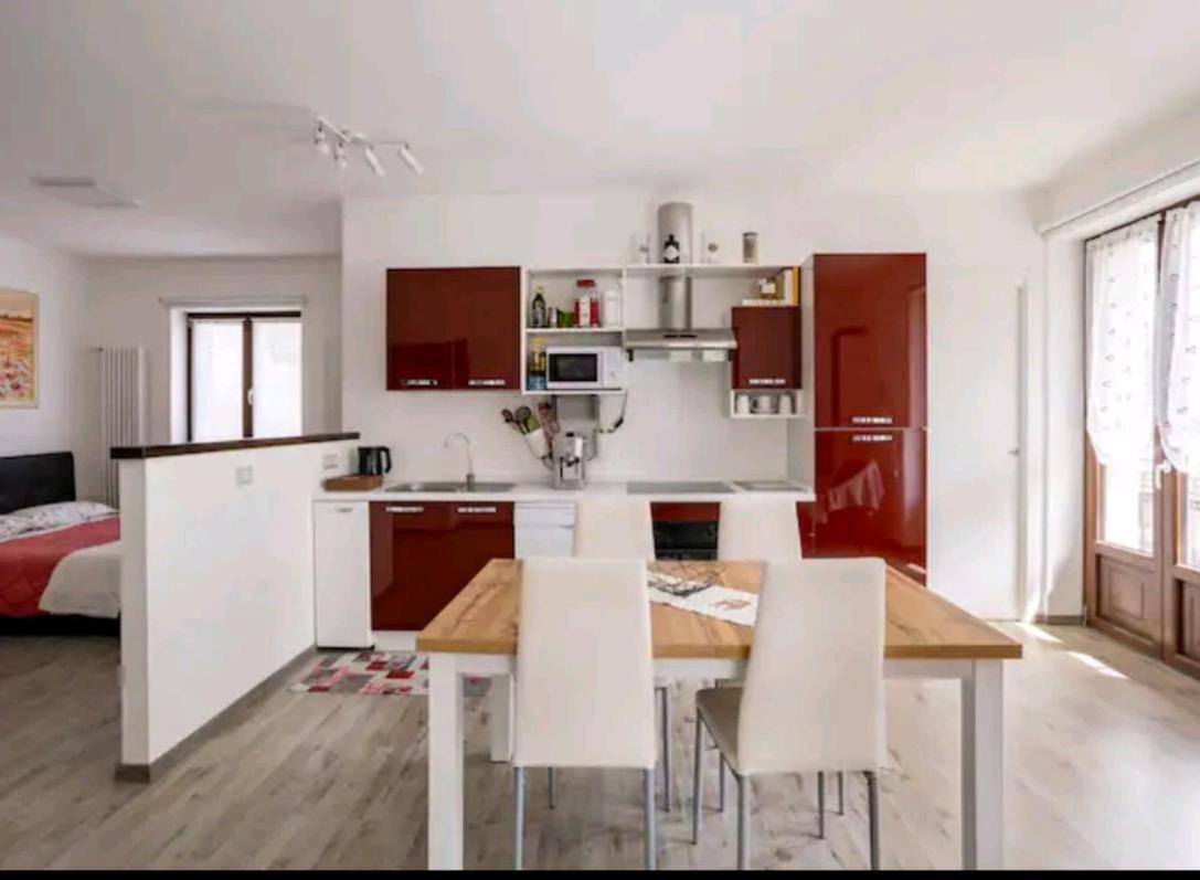 Iris Home Camblione Luaran gambar