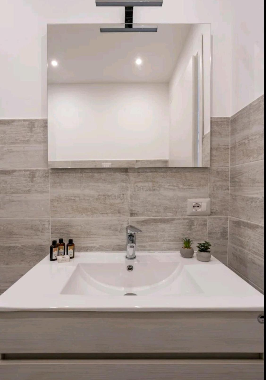 Iris Home Camblione Luaran gambar