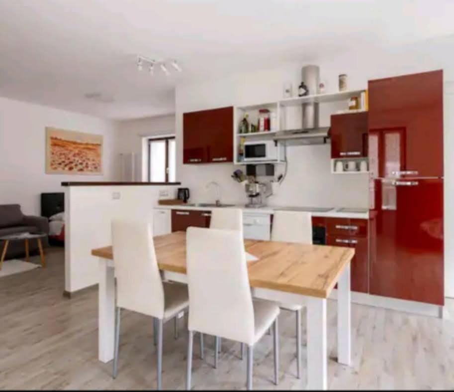Iris Home Camblione Luaran gambar